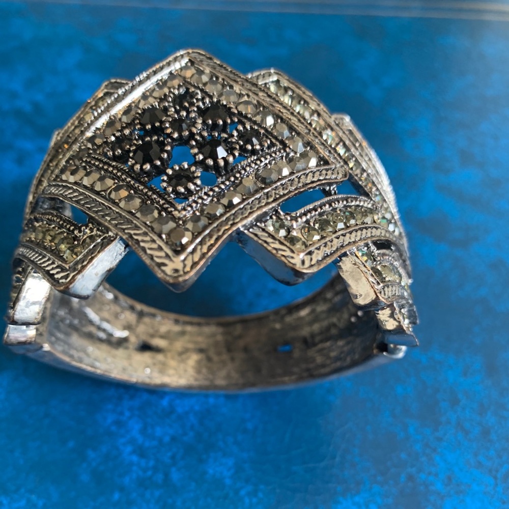 Cuff - Picture 2 of 8